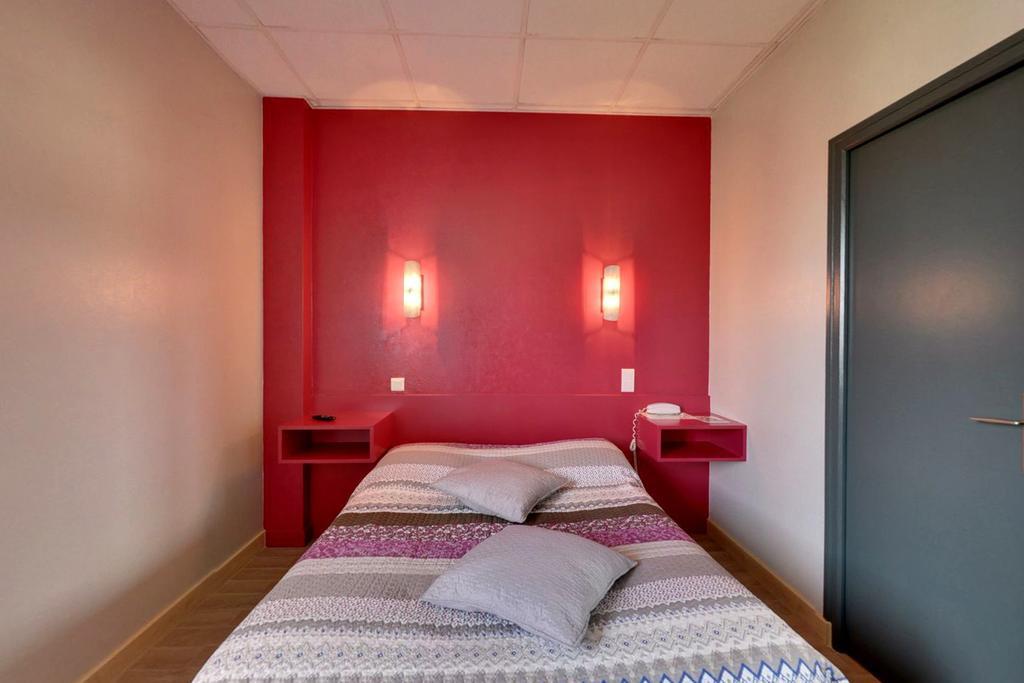 Logis Auberge Des Vieux Chenes Malemort Dış mekan fotoğraf