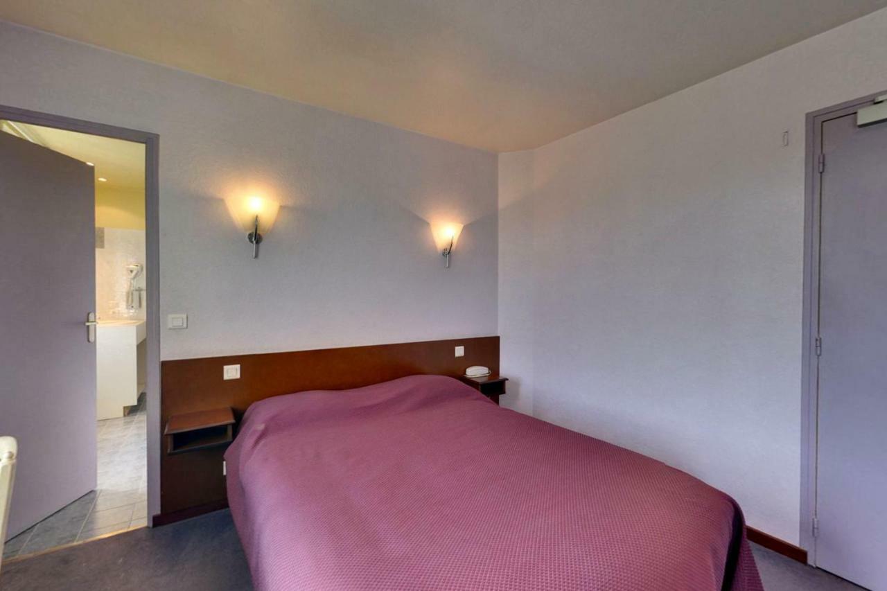 Logis Auberge Des Vieux Chenes Malemort Dış mekan fotoğraf